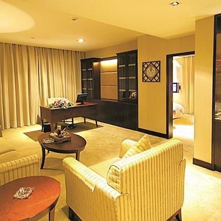 Yinxuan Hotel Shenzhen Longhua Exterior photo