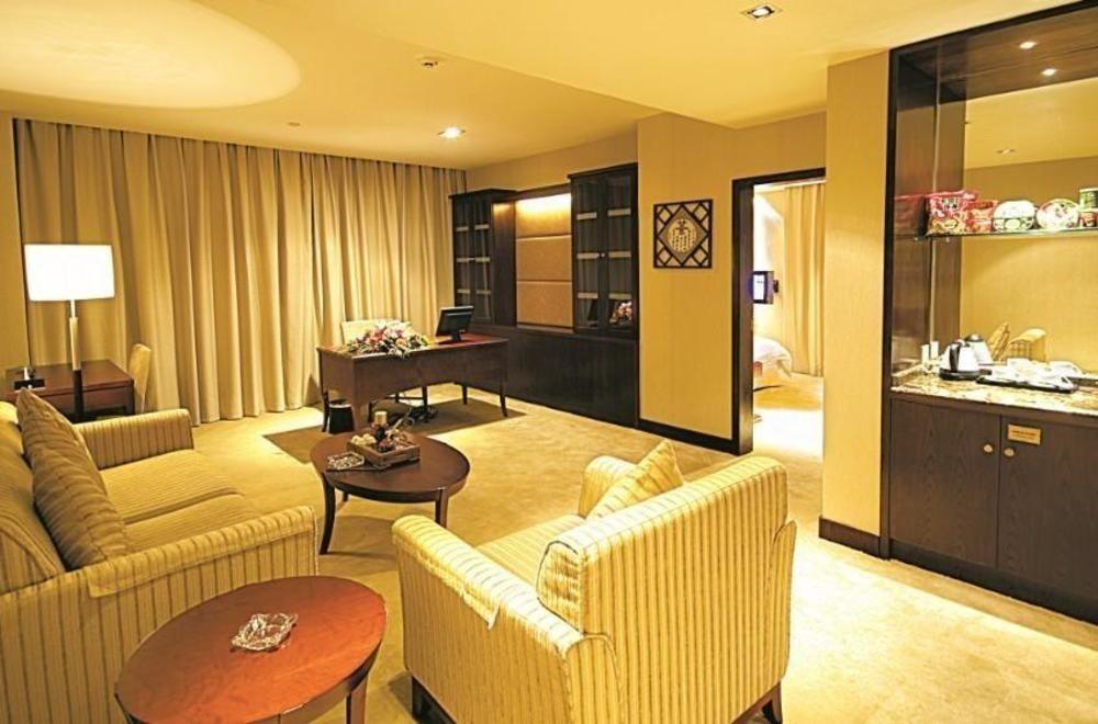Yinxuan Hotel Shenzhen Longhua Exterior photo
